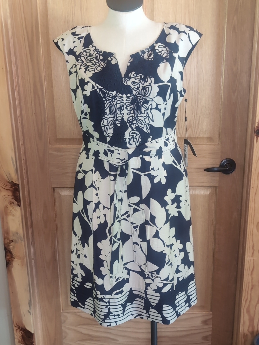 NWT Sz 14/16 Lined Adrianna Papell Navy & Cream Floral Dress